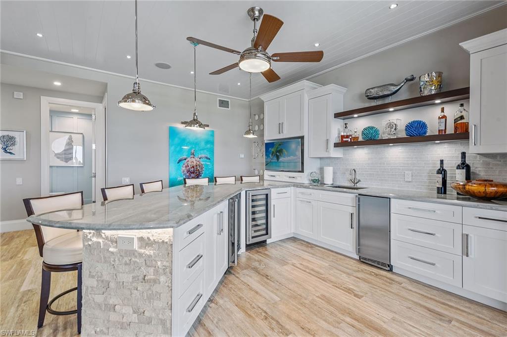 ROYAL MARCO POINT - Residential