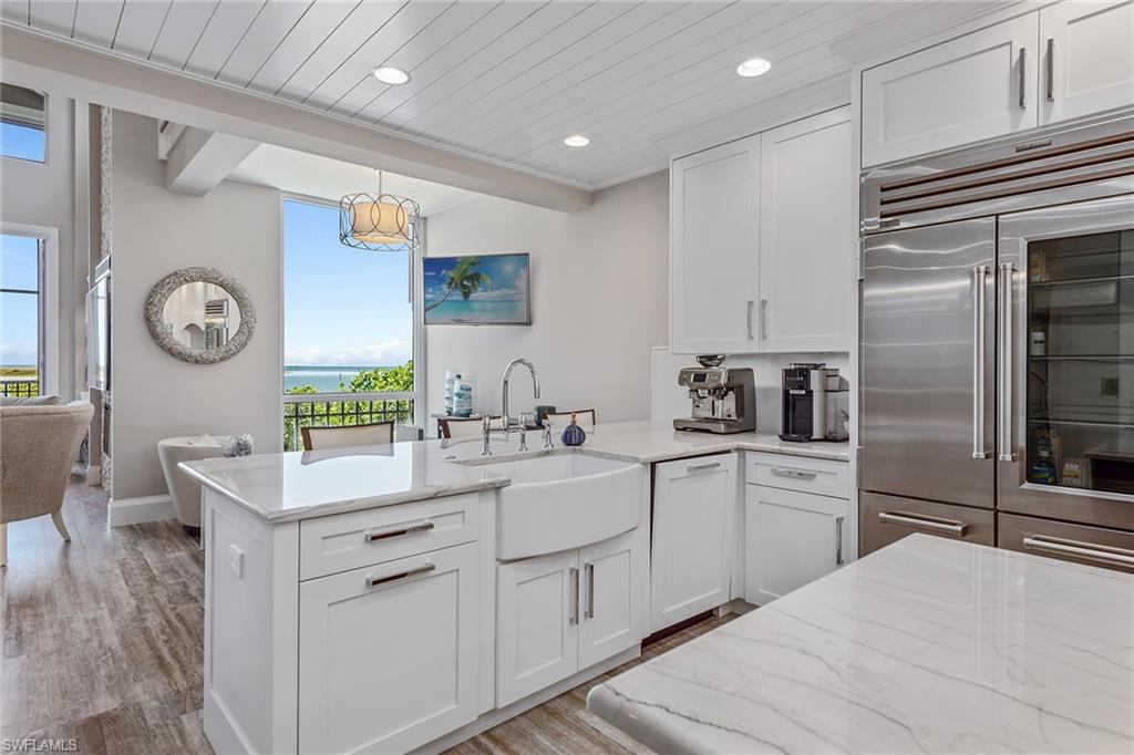 ROYAL MARCO POINT - Residential