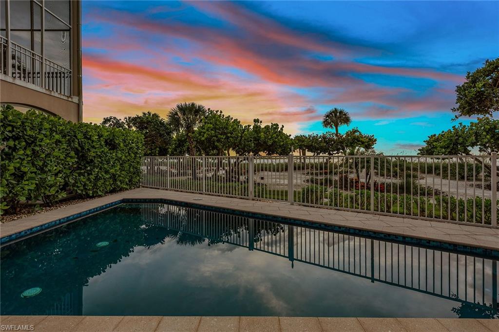 ROYAL MARCO POINT - Residential