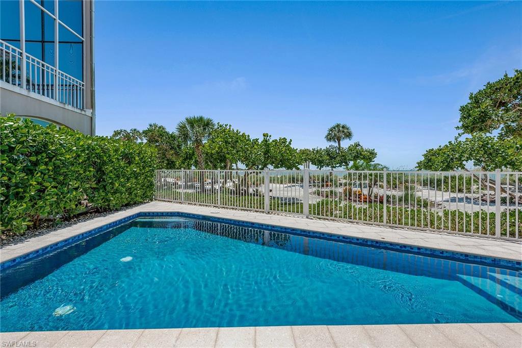 ROYAL MARCO POINT - Residential