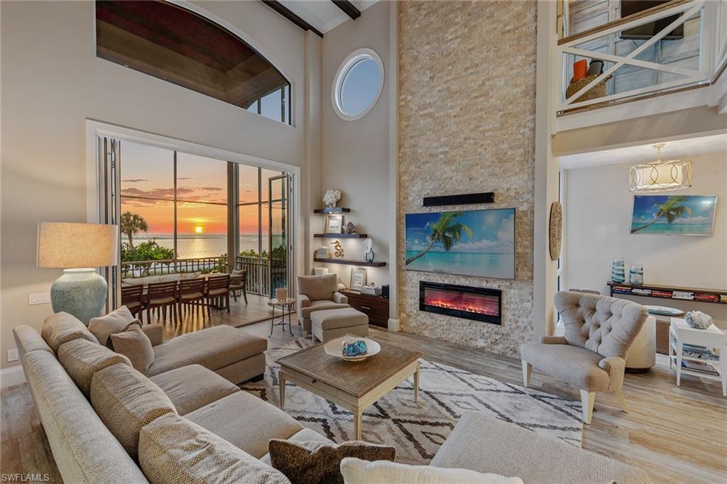 ROYAL MARCO POINT - Residential