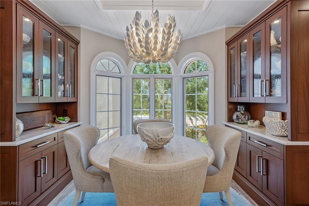 ROYAL MARCO POINT - Residential