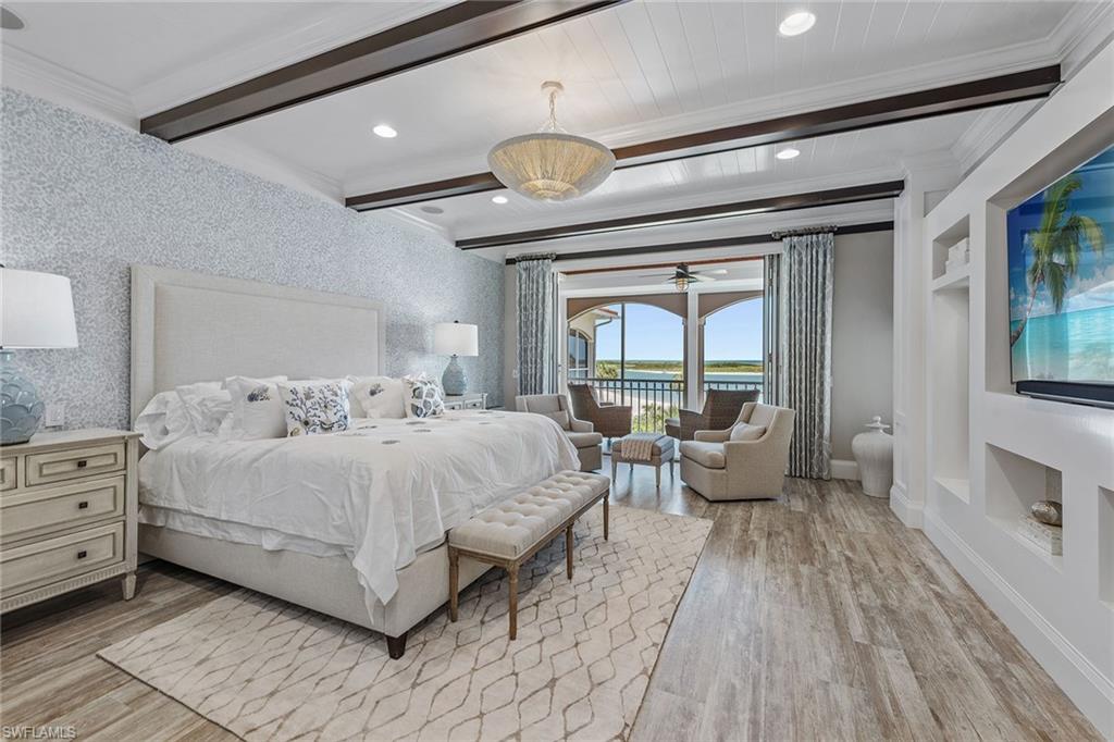 ROYAL MARCO POINT - Residential