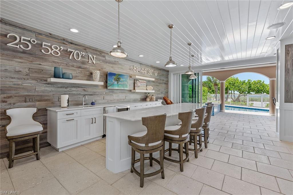 ROYAL MARCO POINT - Residential