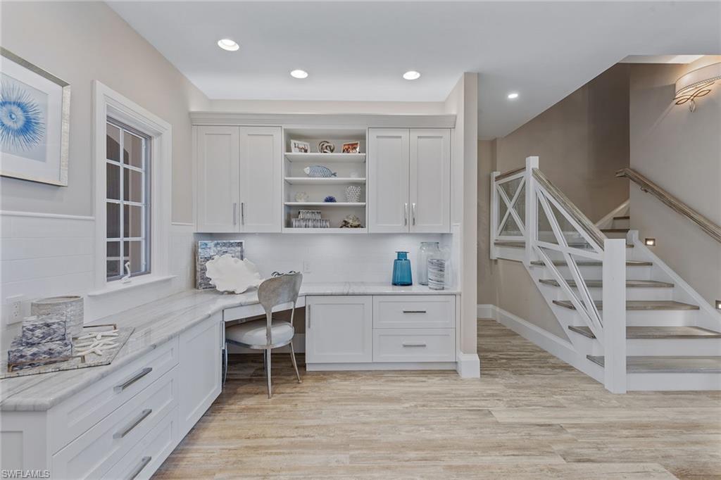 ROYAL MARCO POINT - Residential