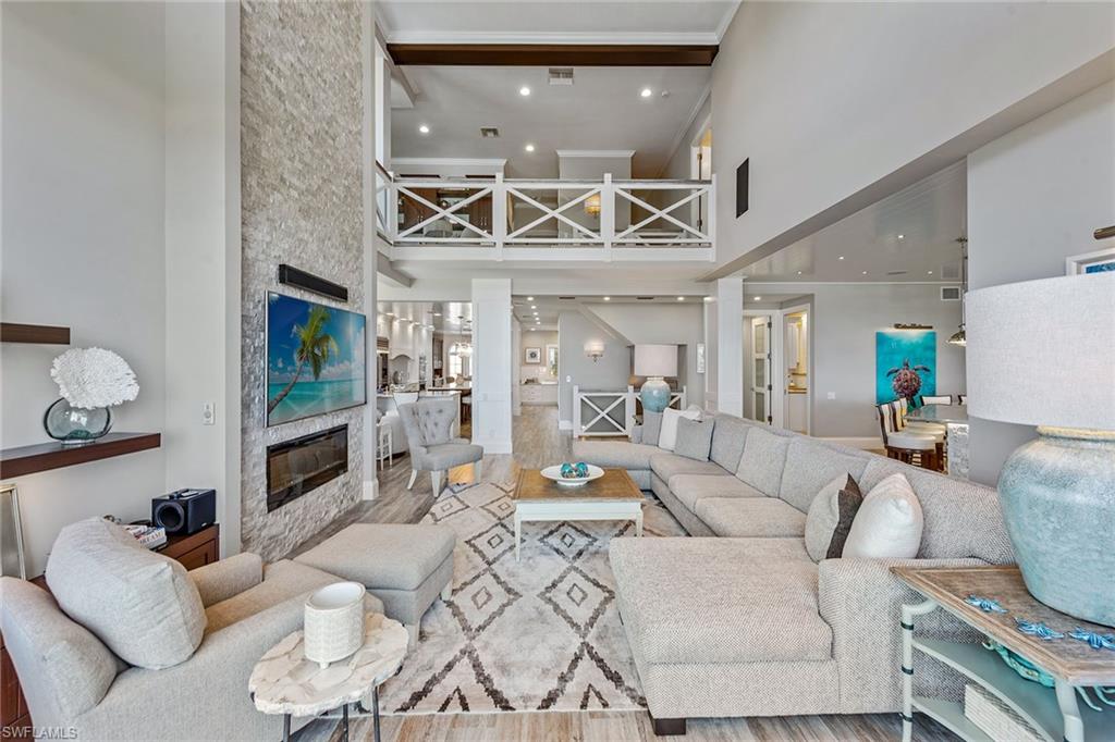 ROYAL MARCO POINT - Residential