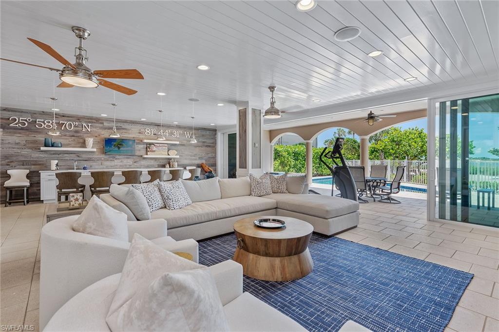 ROYAL MARCO POINT - Residential