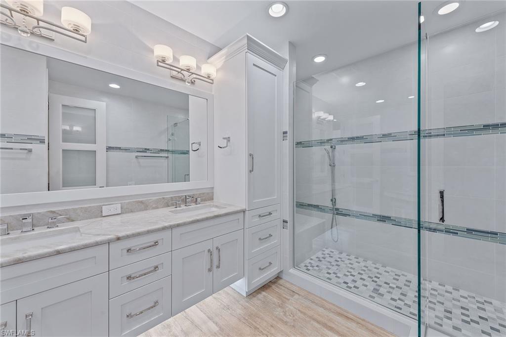 ROYAL MARCO POINT - Residential