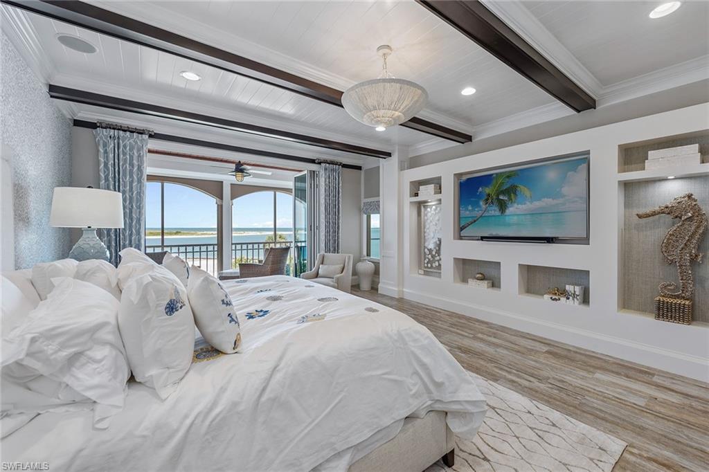 ROYAL MARCO POINT - Residential