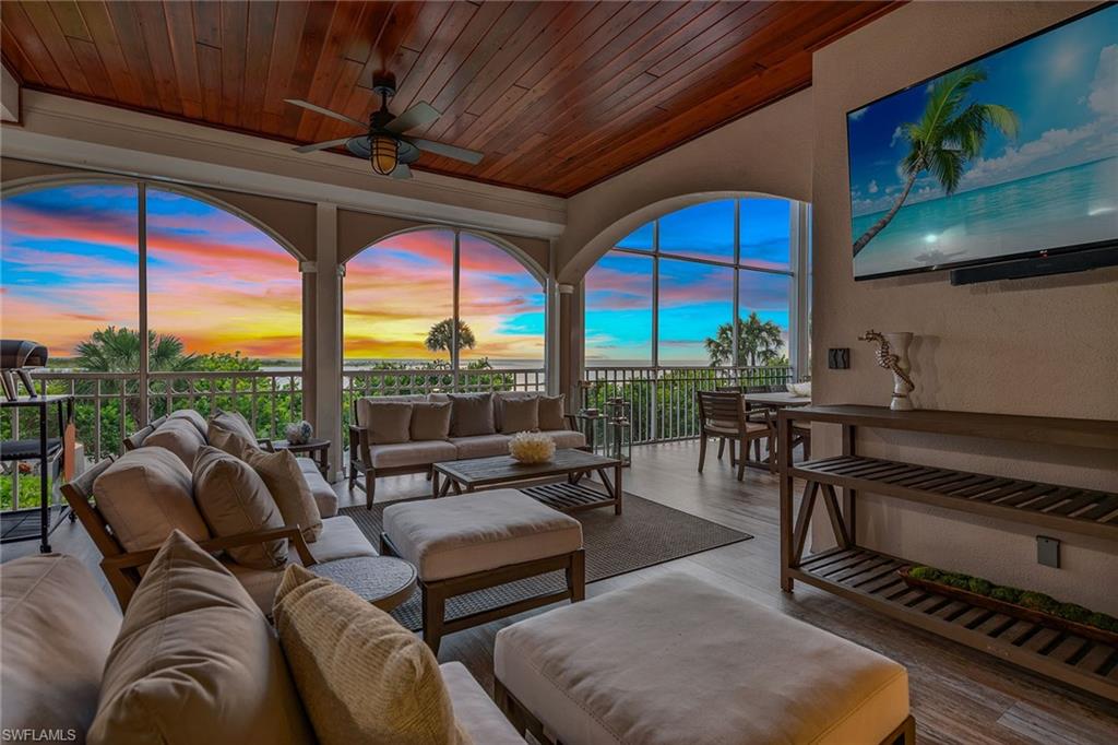 ROYAL MARCO POINT - Residential