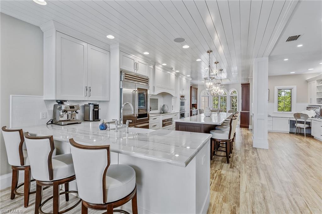 ROYAL MARCO POINT - Residential