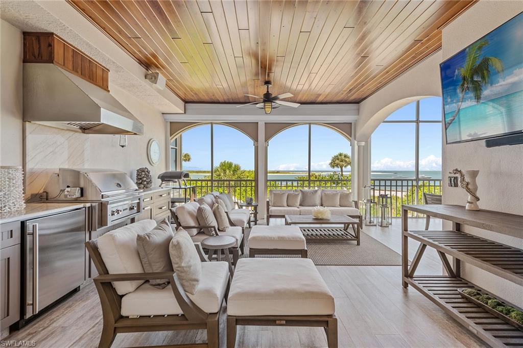 ROYAL MARCO POINT - Residential