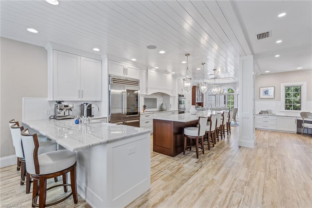 ROYAL MARCO POINT - Residential