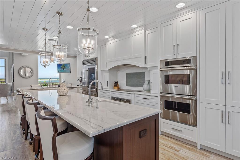 ROYAL MARCO POINT - Residential