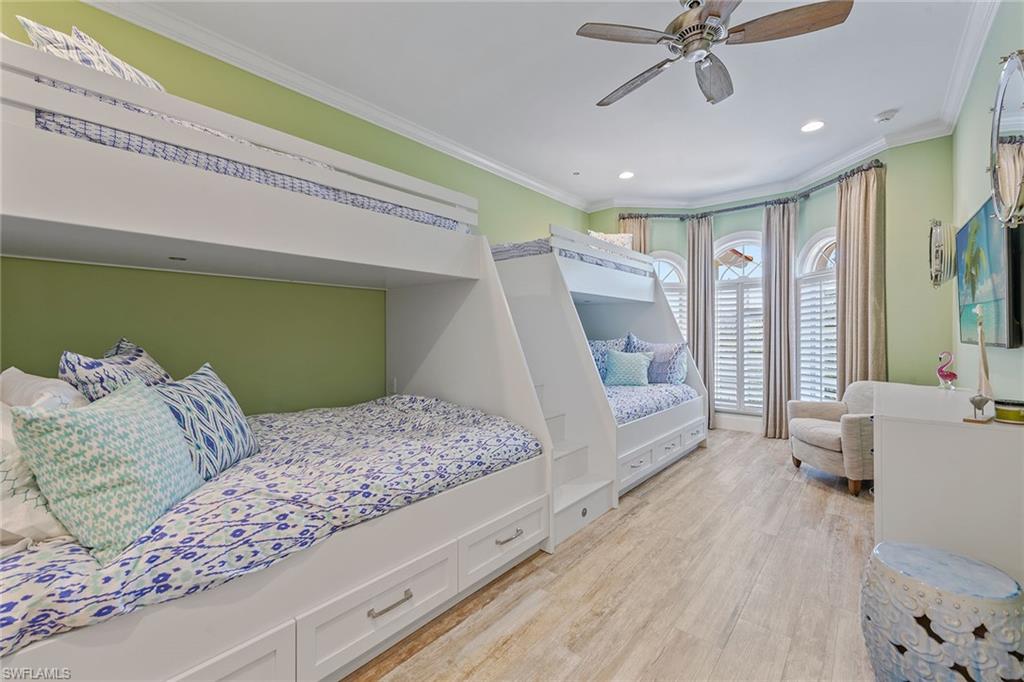 ROYAL MARCO POINT - Residential