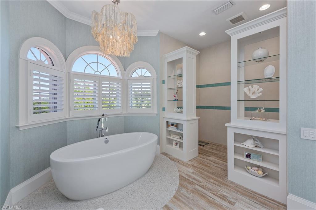 ROYAL MARCO POINT - Residential