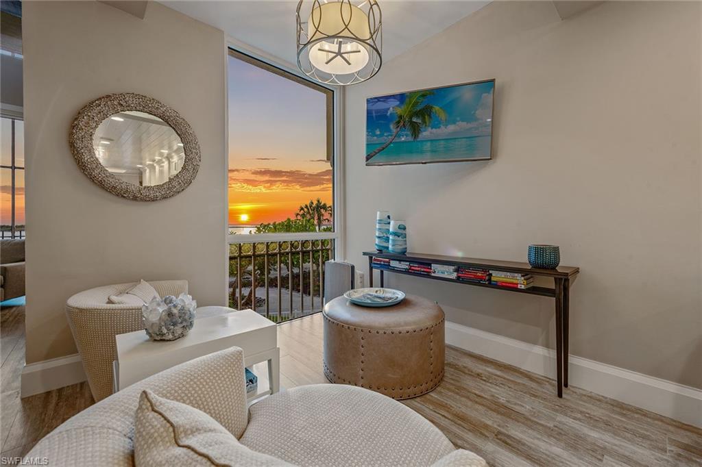 ROYAL MARCO POINT - Residential