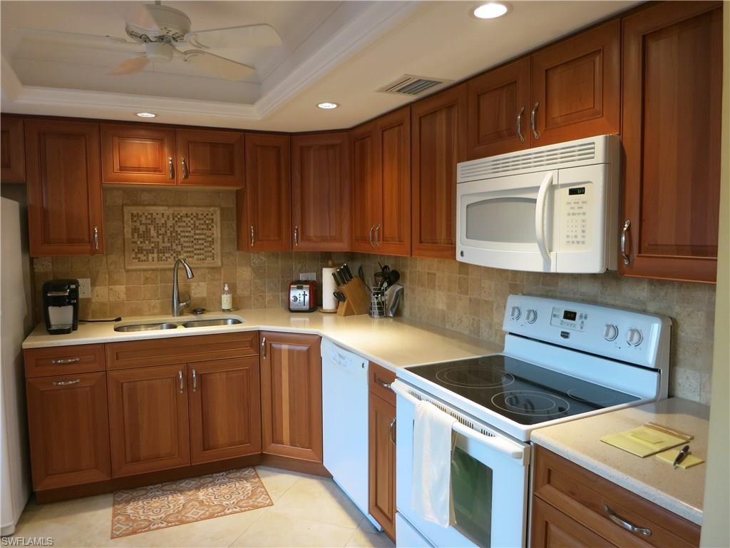 GLADES COUNTRY CLUB - Residential