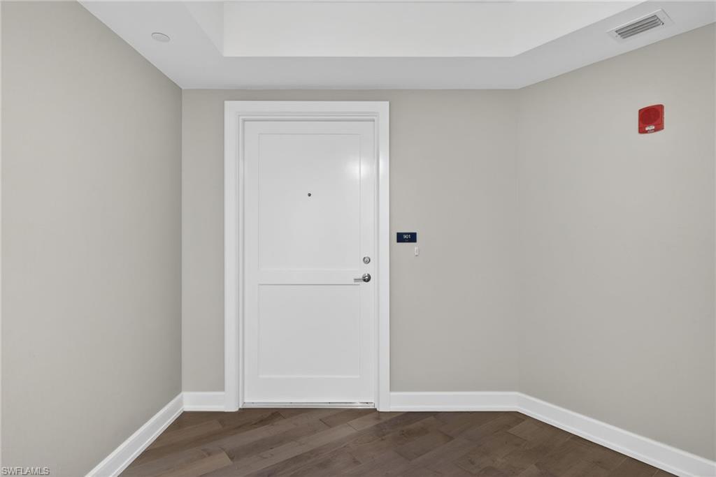 4142 Bay Beach LN 901