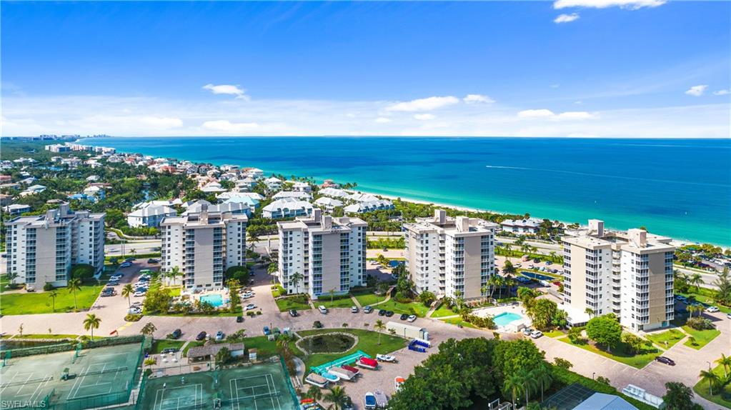 BEACH AND TENNIS CLUB - Residential