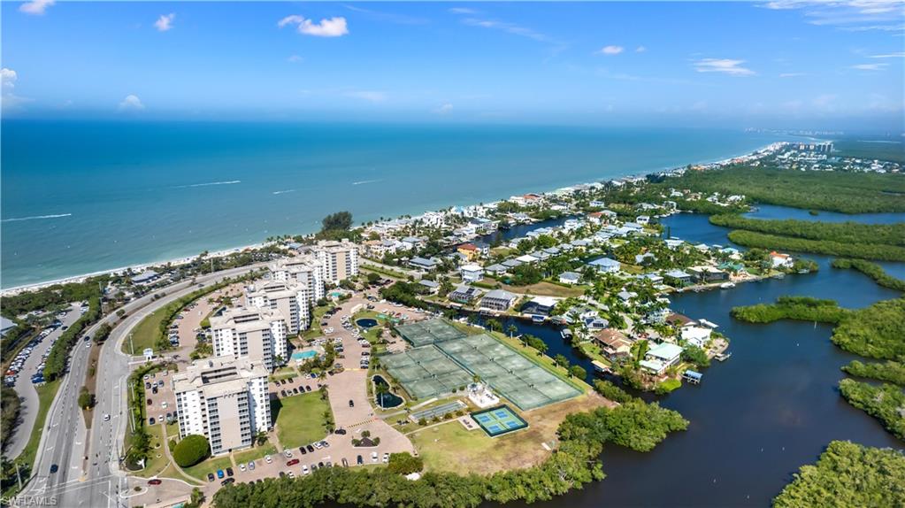 BEACH AND TENNIS CLUB - Residential