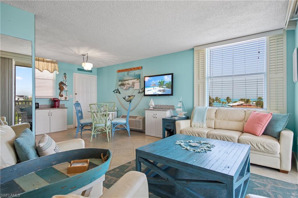 BEACH AND TENNIS CLUB - Residential