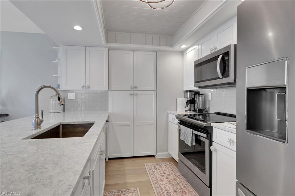 BAYSHORES - Residential Lease