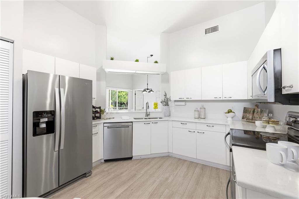 LAKESIDE CARRIAGE HOMES - Residential