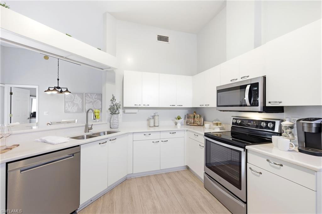 LAKESIDE CARRIAGE HOMES - Residential