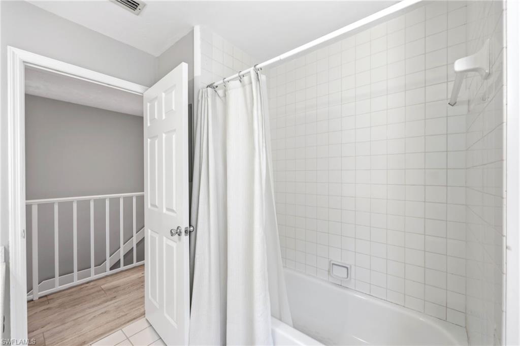 LAKESIDE CARRIAGE HOMES - Residential