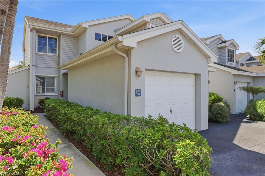 LAKESIDE CARRIAGE HOMES - Residential