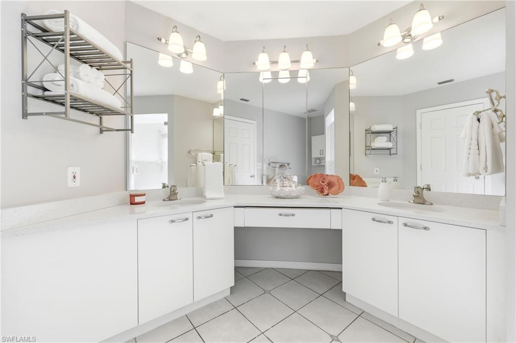 LAKESIDE CARRIAGE HOMES - Residential