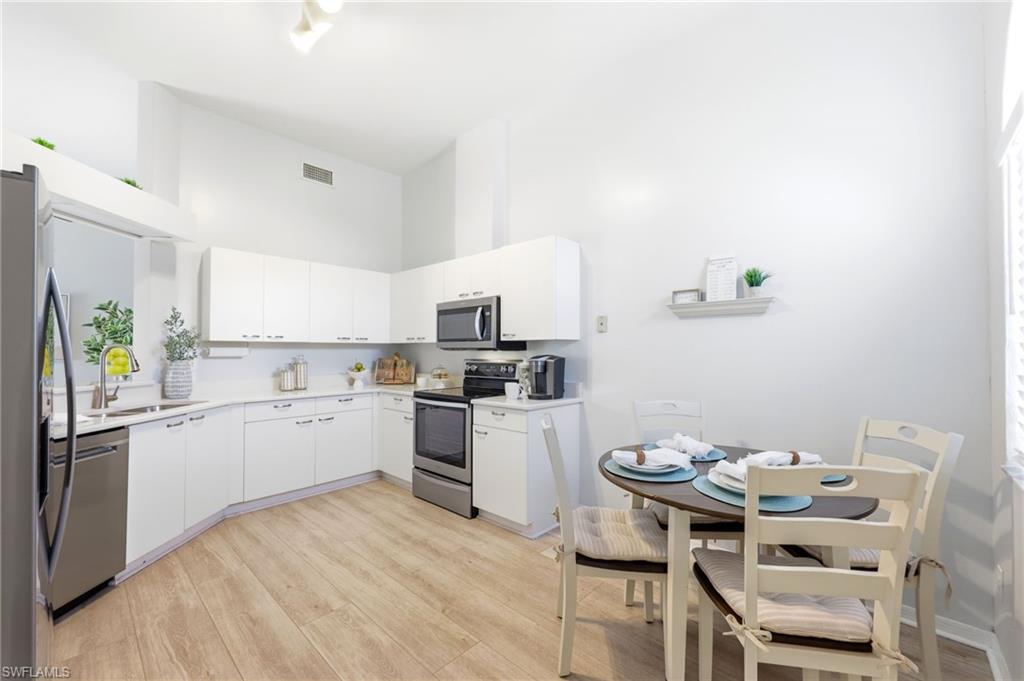 LAKESIDE CARRIAGE HOMES - Residential