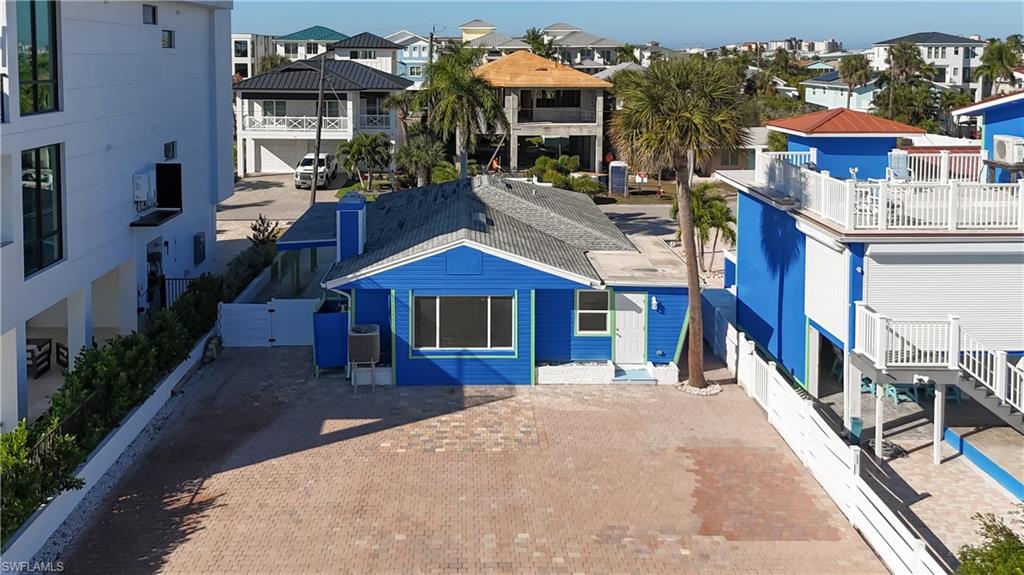 VENETIAN GARDENS - Residential