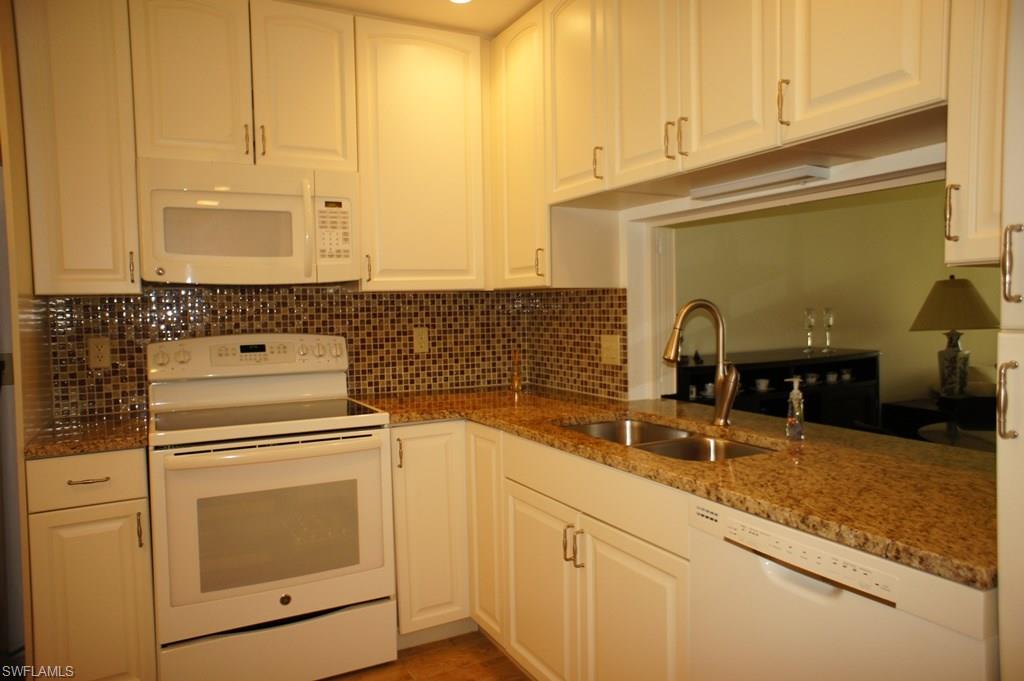 SEVEN LAKES - Residential