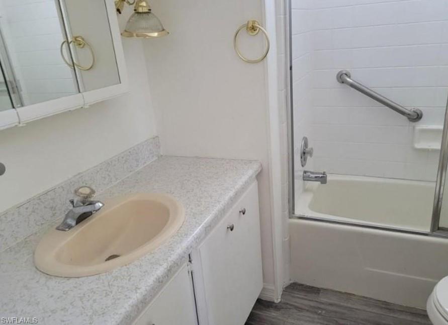 LAUREL ESTATES MOBILE HOME VIL - Residential Lease