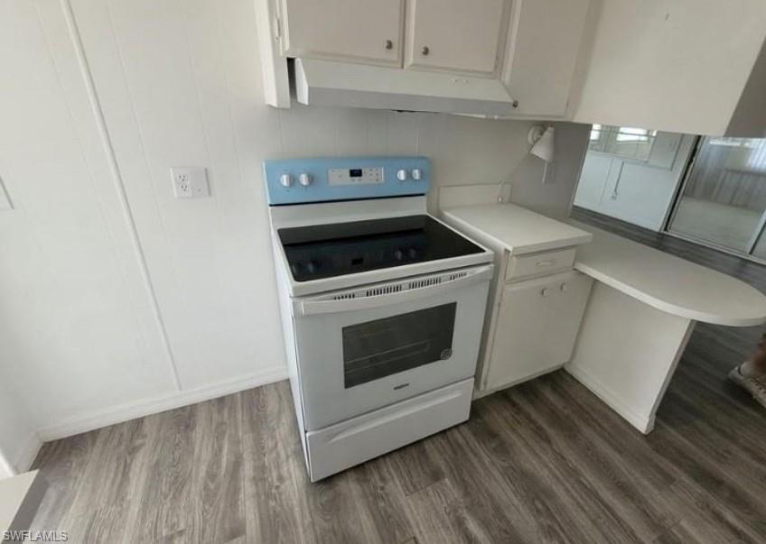 LAUREL ESTATES MOBILE HOME VIL - Residential Lease