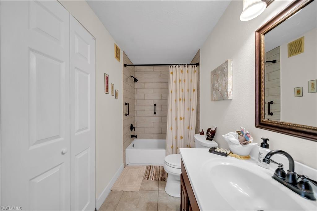 ROYAL GREENS - Residential