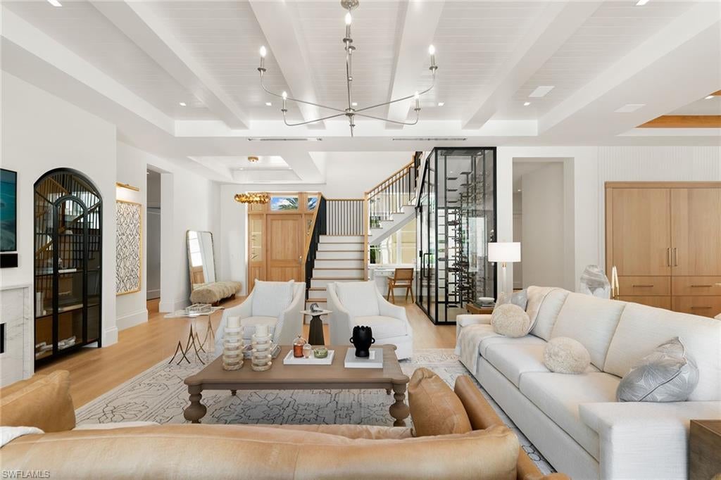 3277 Gordon DR