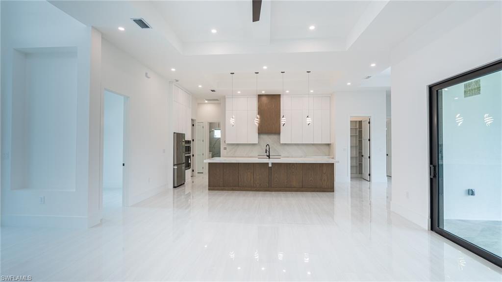 649 Golden Gate BLVD E