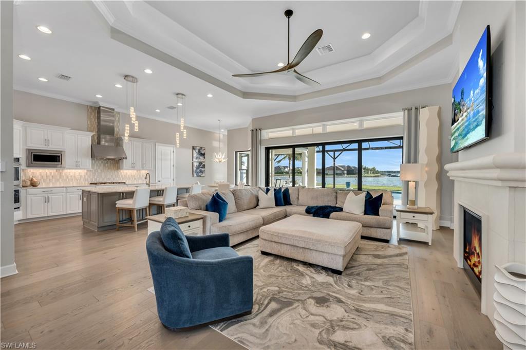 ESPLANADE LAKE CLUB - Residential