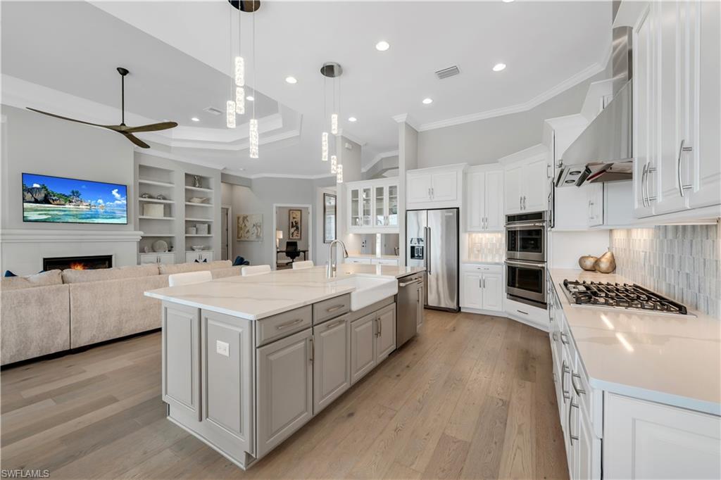 ESPLANADE LAKE CLUB - Residential