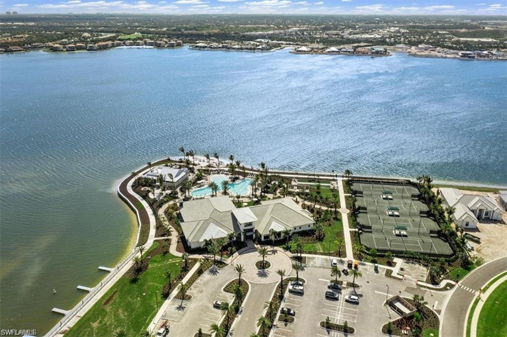 ESPLANADE LAKE CLUB - Residential