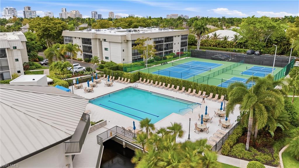 HIDDEN LAKE VILLAS - Residential