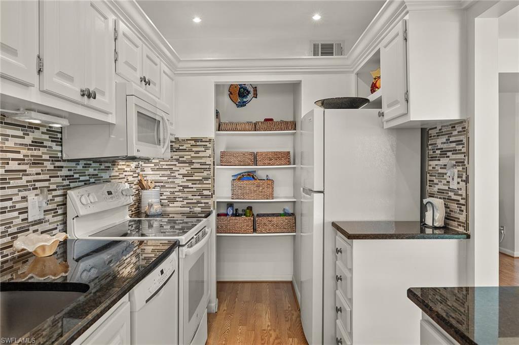 HIDDEN LAKE VILLAS - Residential