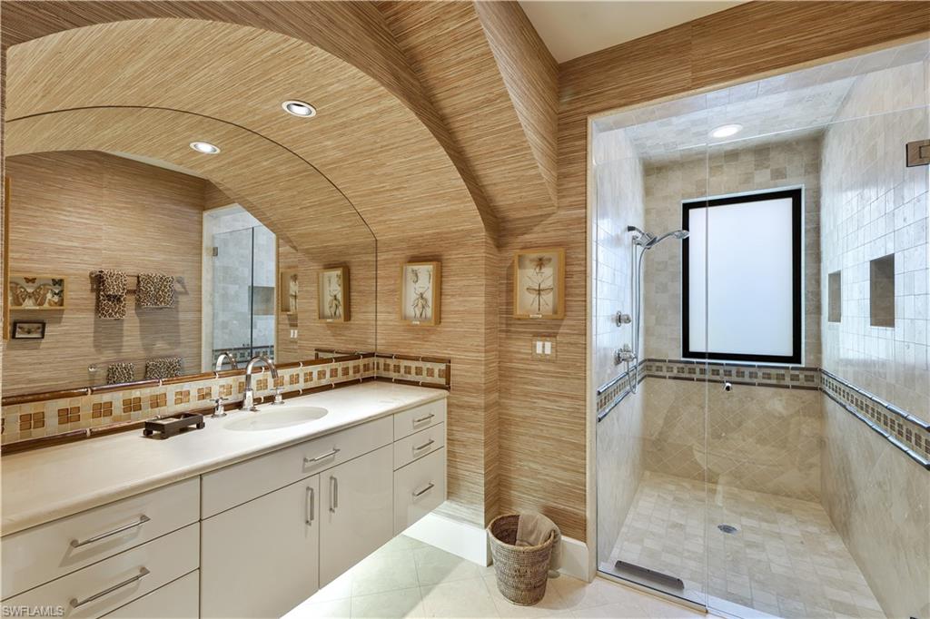 SOUTHPOINTE YACHT CLUB - Residential