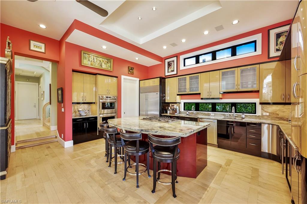 SOUTHPOINTE YACHT CLUB - Residential