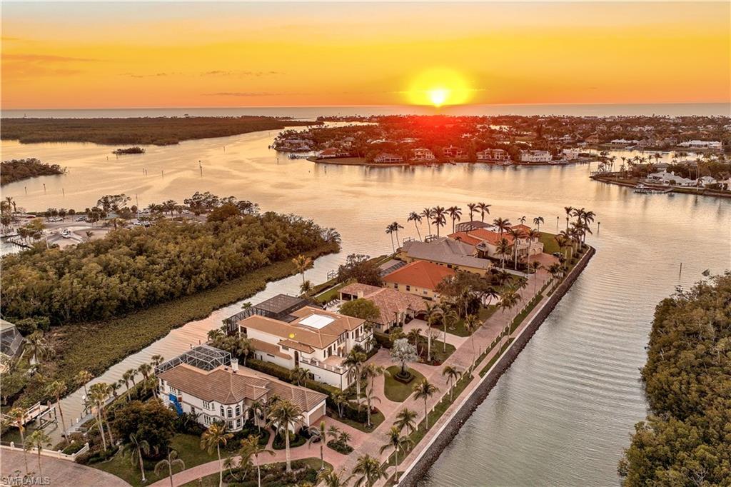 SOUTHPOINTE YACHT CLUB - Residential