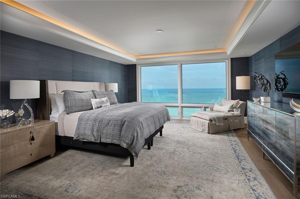 SEAPOINT AT NAPLES CAY - Residential