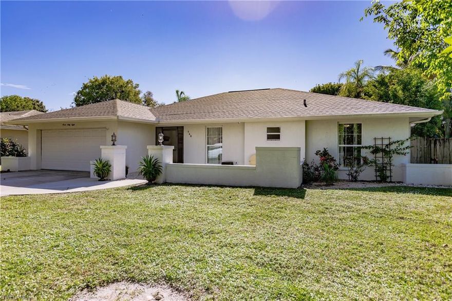 This Updated 3/2 off McGregor has a brand new roof! The fenced backyard has an oversized screened lanai and playground.  Come see the updated flooring and two living rooms.  There is also a spacious two car garage and separate laundry.